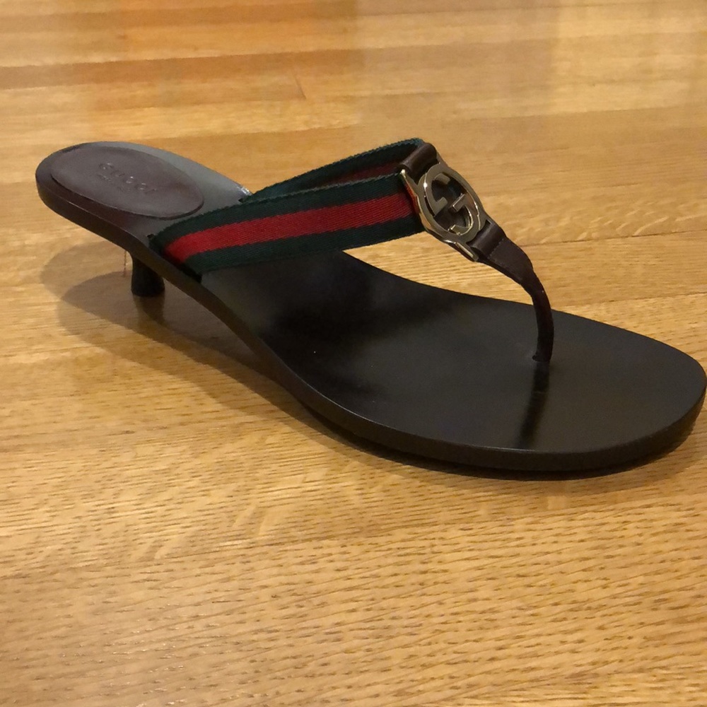 Gucci thong sandals (size 8)- NEVER WORN